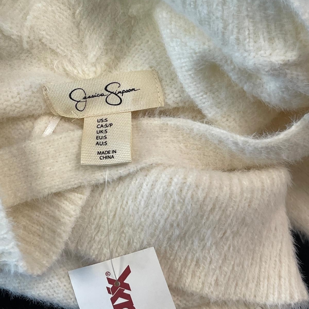 0Jessica Simpson Cream V-Neck Sweater, Soft